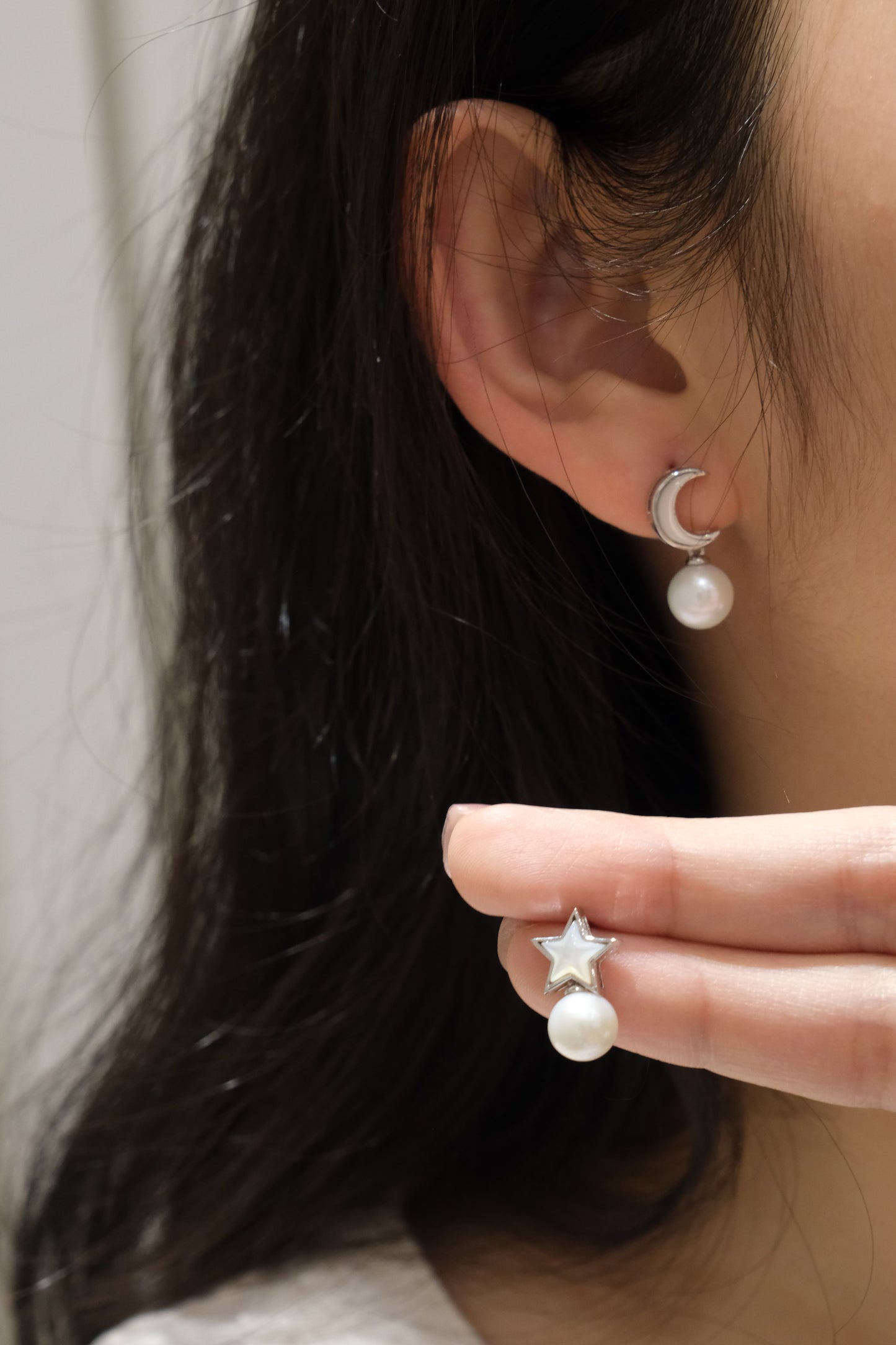 Luna Mismatched Pearl Earrings