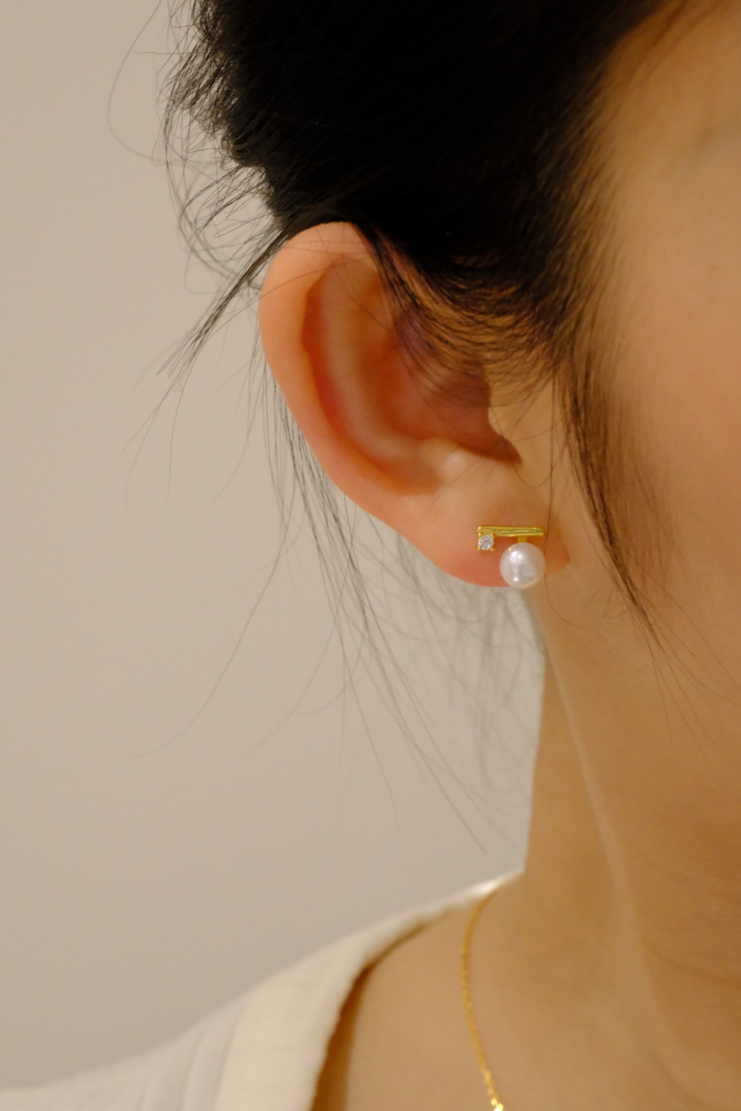 Serene Pearl Earrings